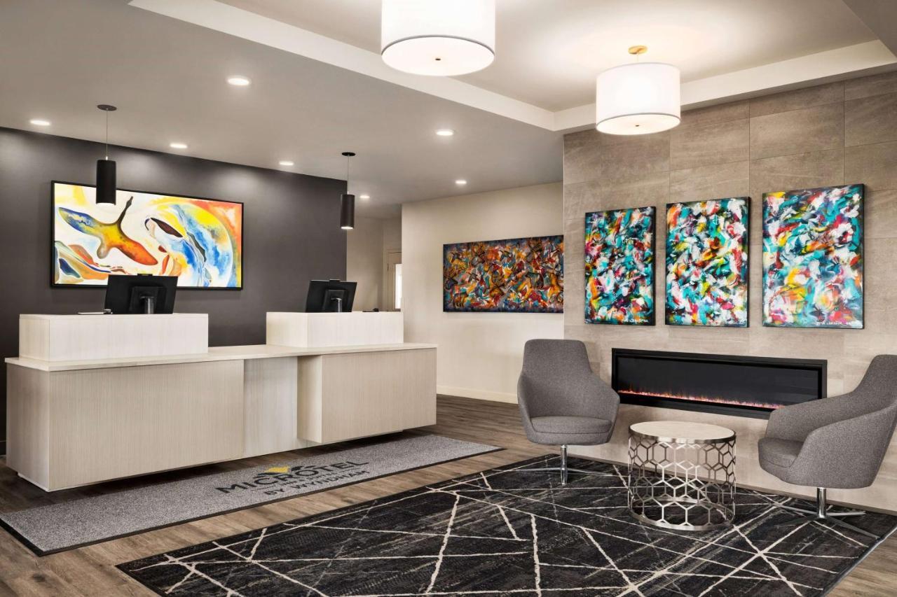 Microtel Inn & Suites Dorval Qc Exteriör bild