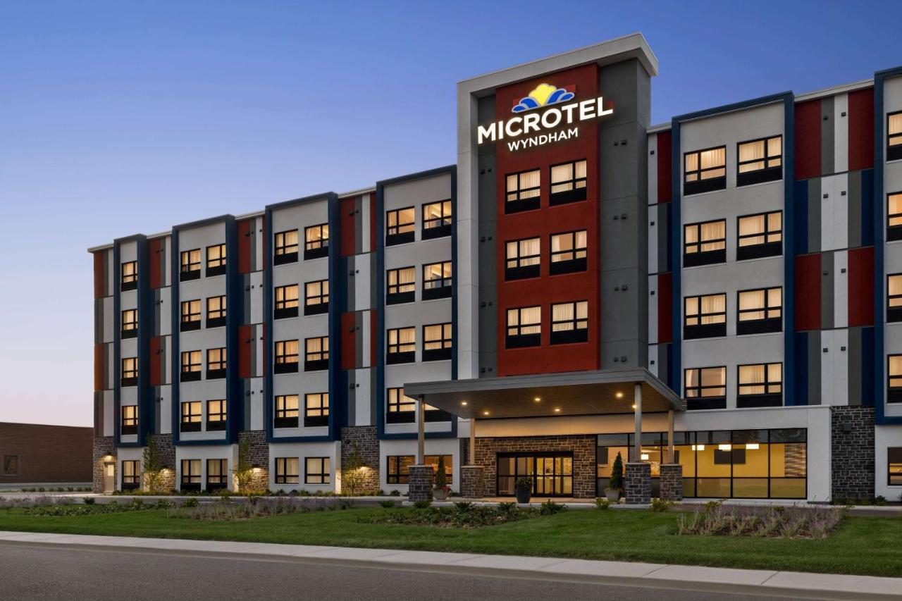 Microtel Inn & Suites Dorval Qc Exteriör bild