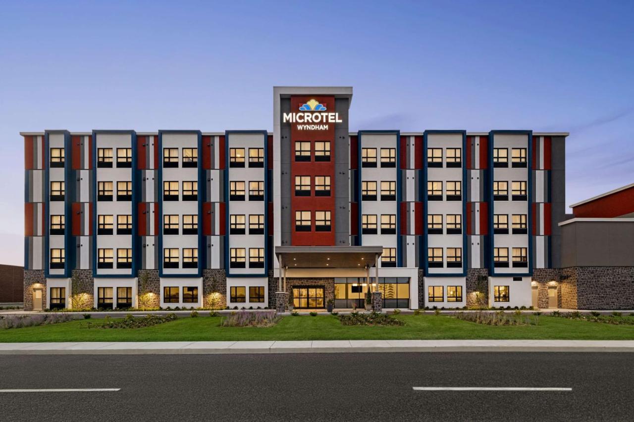 Microtel Inn & Suites Dorval Qc Exteriör bild