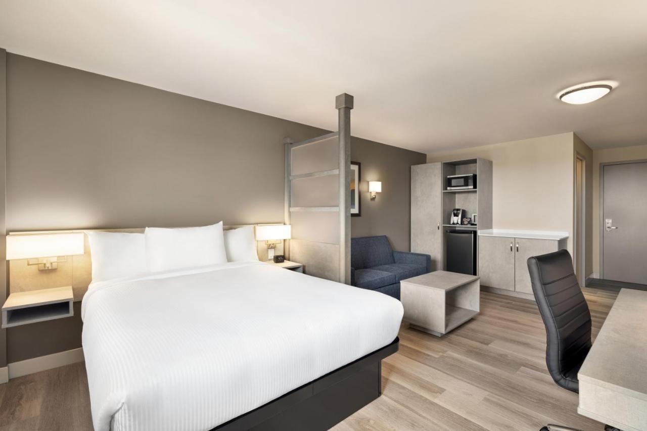 Microtel Inn & Suites Dorval Qc Exteriör bild