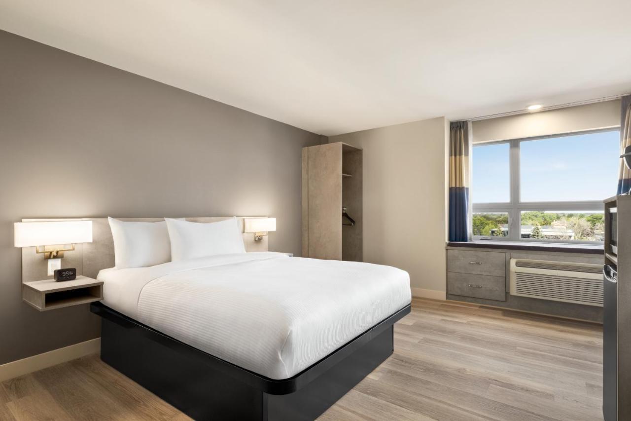 Microtel Inn & Suites Dorval Qc Exteriör bild
