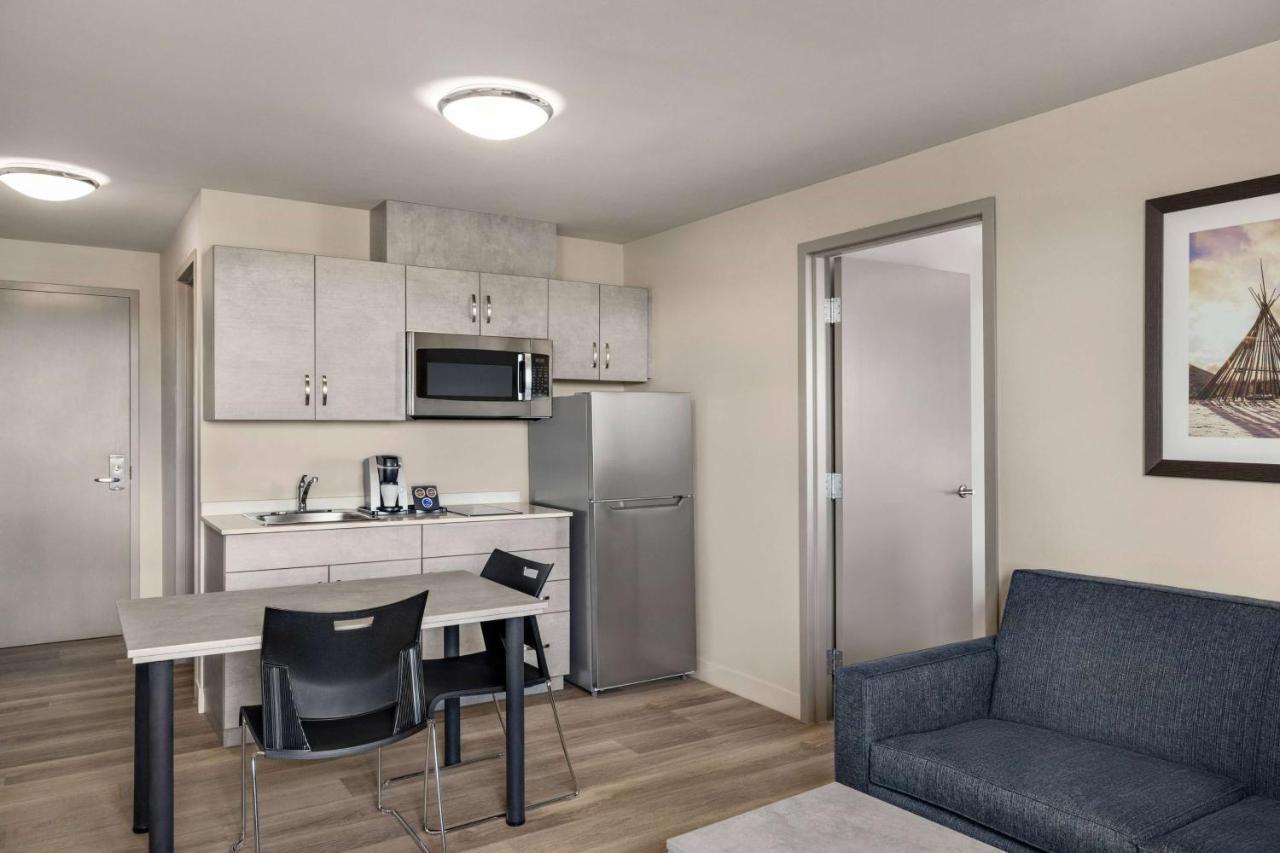 Microtel Inn & Suites Dorval Qc Exteriör bild