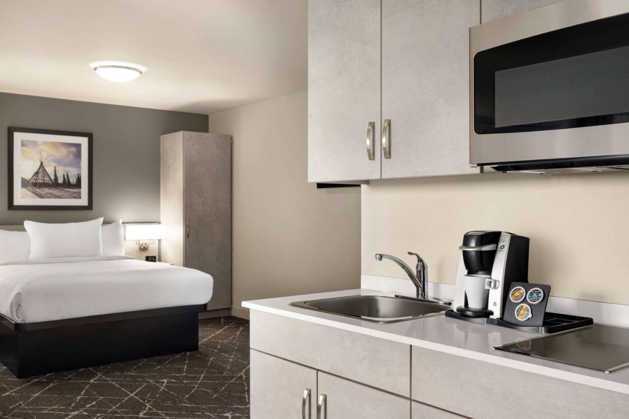 Microtel Inn & Suites Dorval Qc Exteriör bild