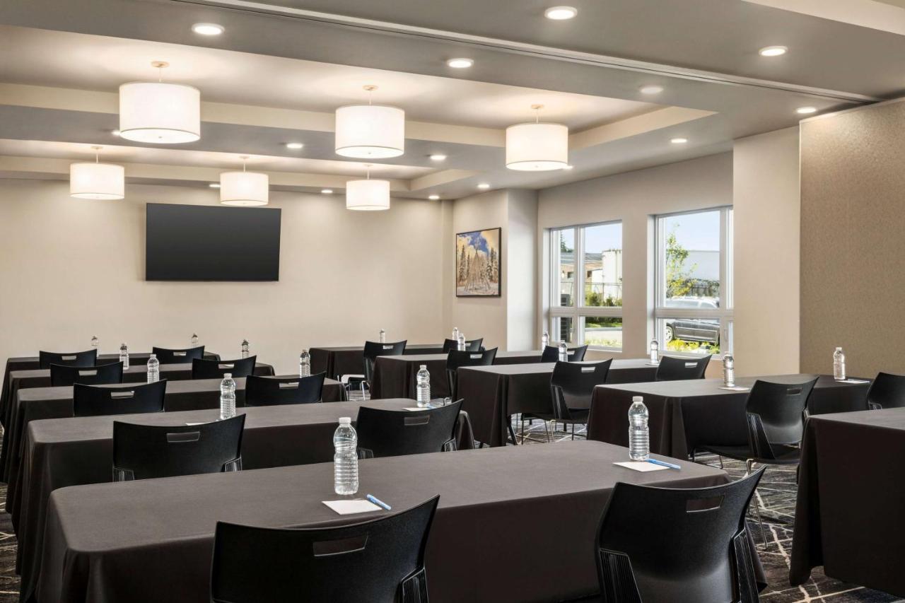 Microtel Inn & Suites Dorval Qc Exteriör bild